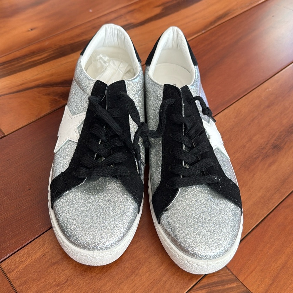 Vintage Havana sneakers. Shiny silver.